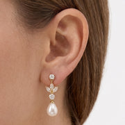 Close-up of the Lelice Artemis Gold Pearl Drops on the ear