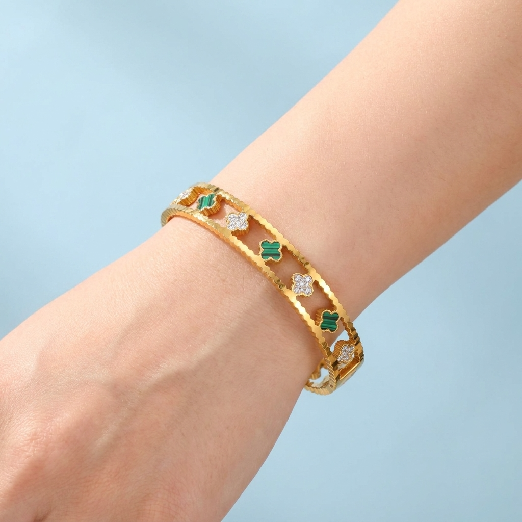 Dublin Quatrefoil Gold Bangle