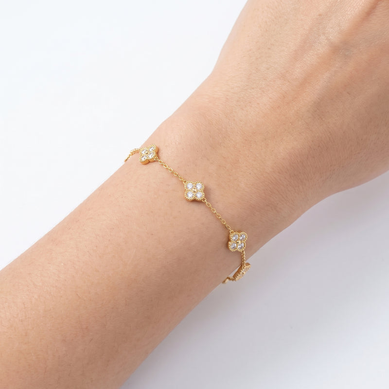 Close-up of the Lelice Fanny Lucky Bracelet in gold on the wrist
