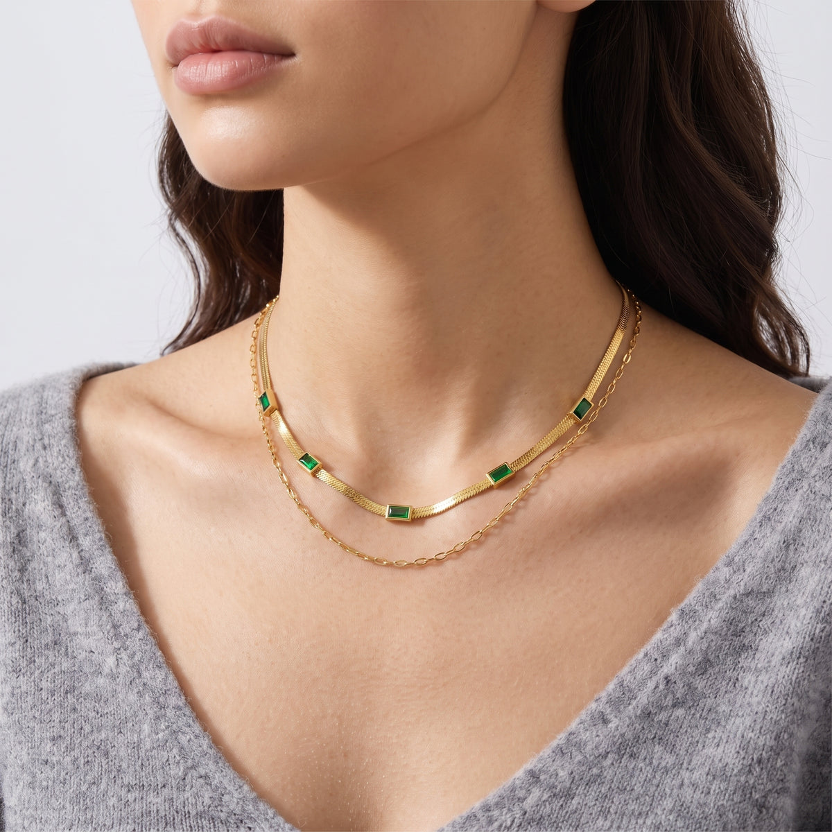 Woman turned three-quarters wearing the Gatsby Green Double Chain