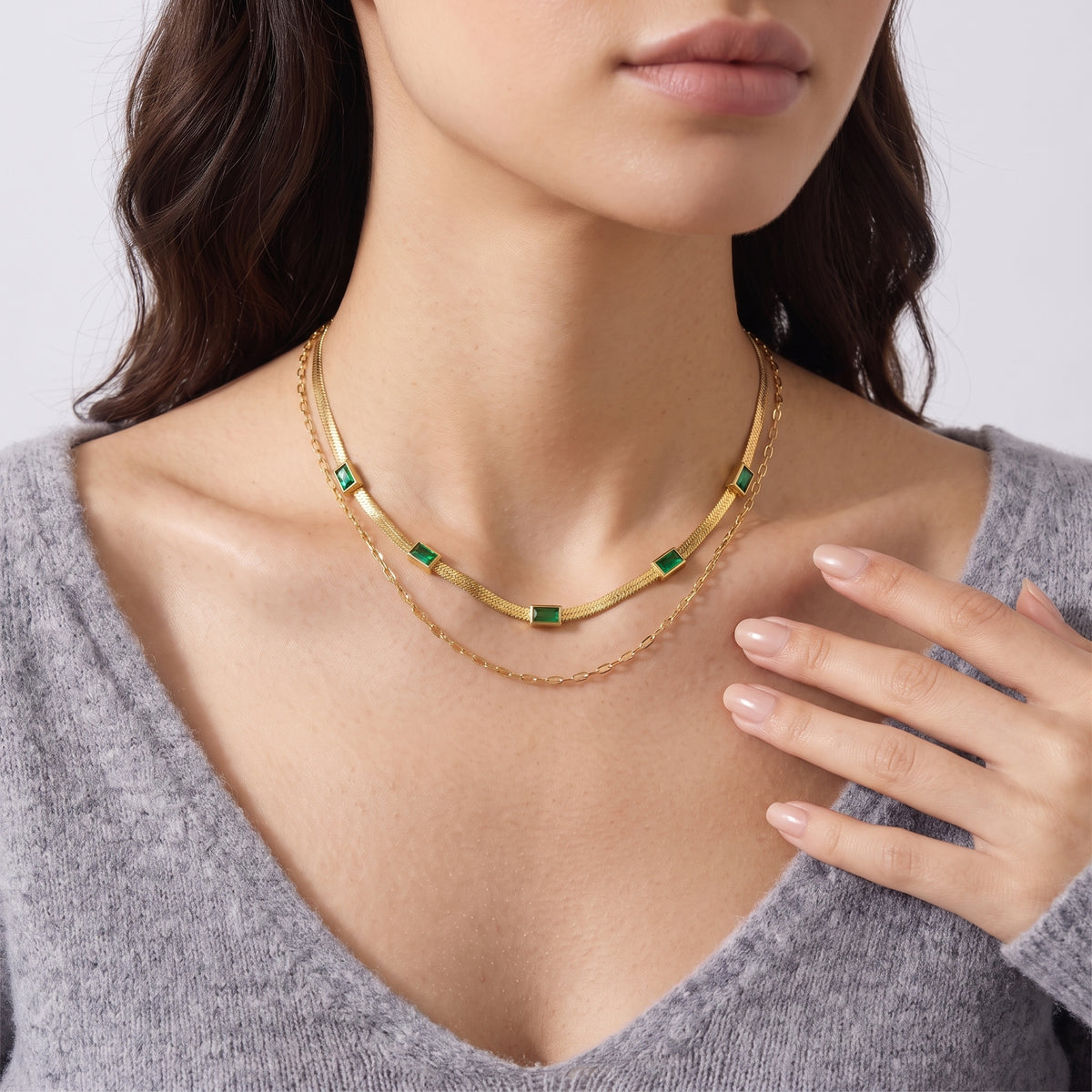 Hand at the collar of a woman wearing the Gatsby Green Double Chain