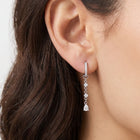Close-up of the Lelice Héloïse Silver Drops in silver on the ear