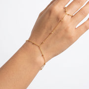 Close-up of the Lelice Inès Chain Bracelet in gold on the wrist and hand