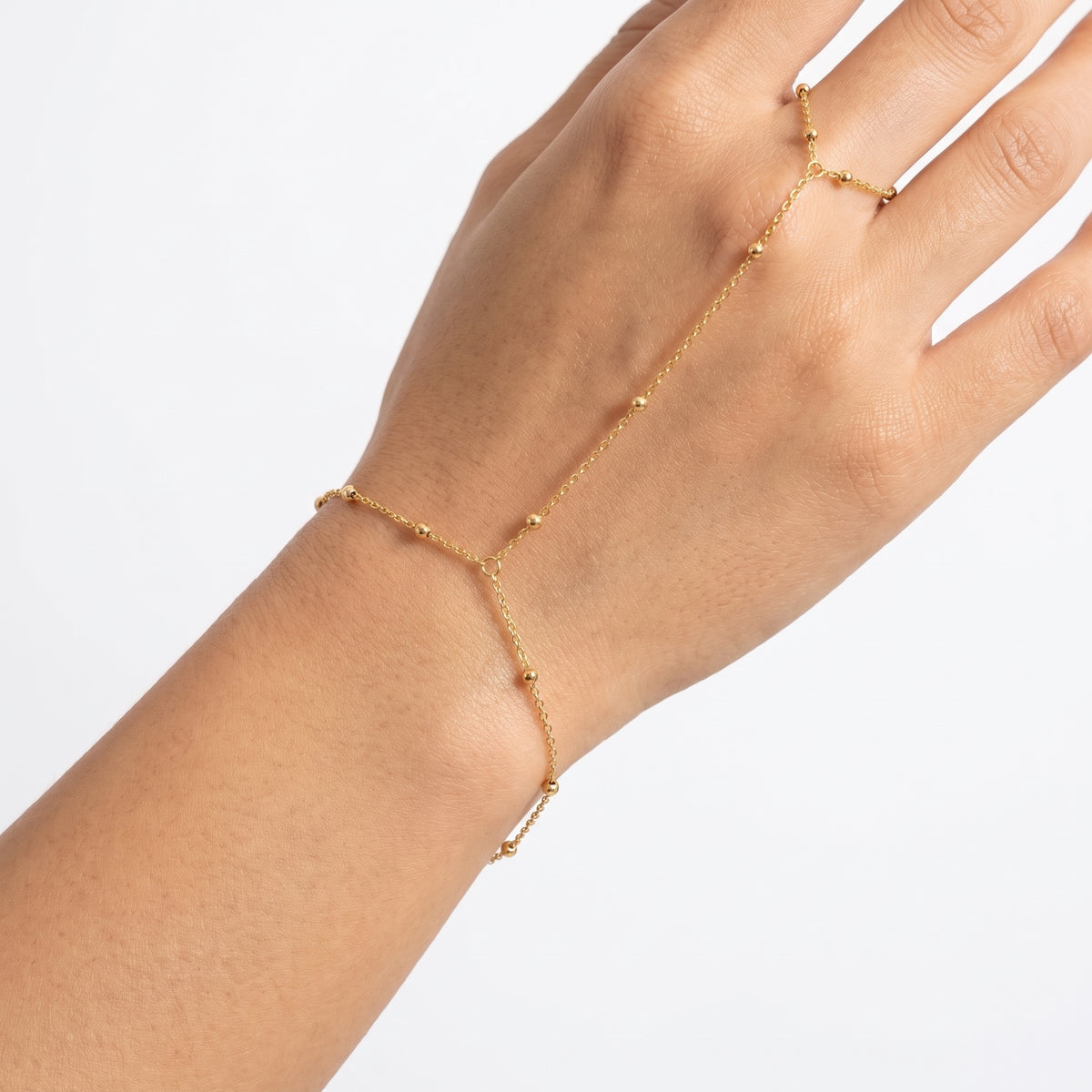 Close-up of the Lelice Inès Chain Bracelet in gold on the wrist and hand