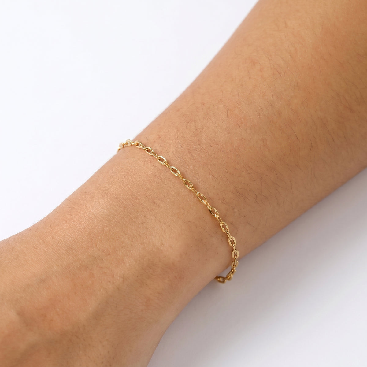 Close-up of the Lelice Modern Paperclip Bracelet in gold on the wrist