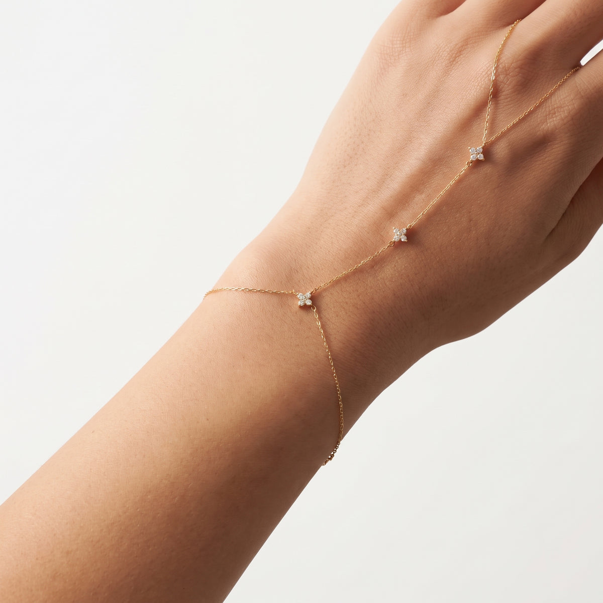 Close-up of the Lelice Noémie Fine Bracelet in gold on the wrist and hand