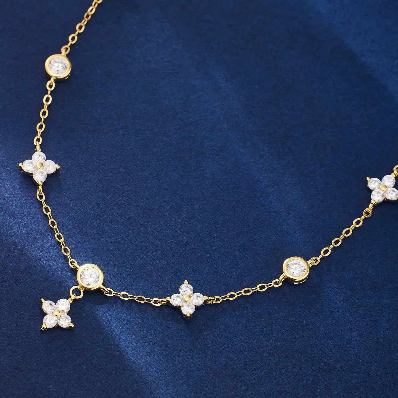 Nia Gold Clover Anklet