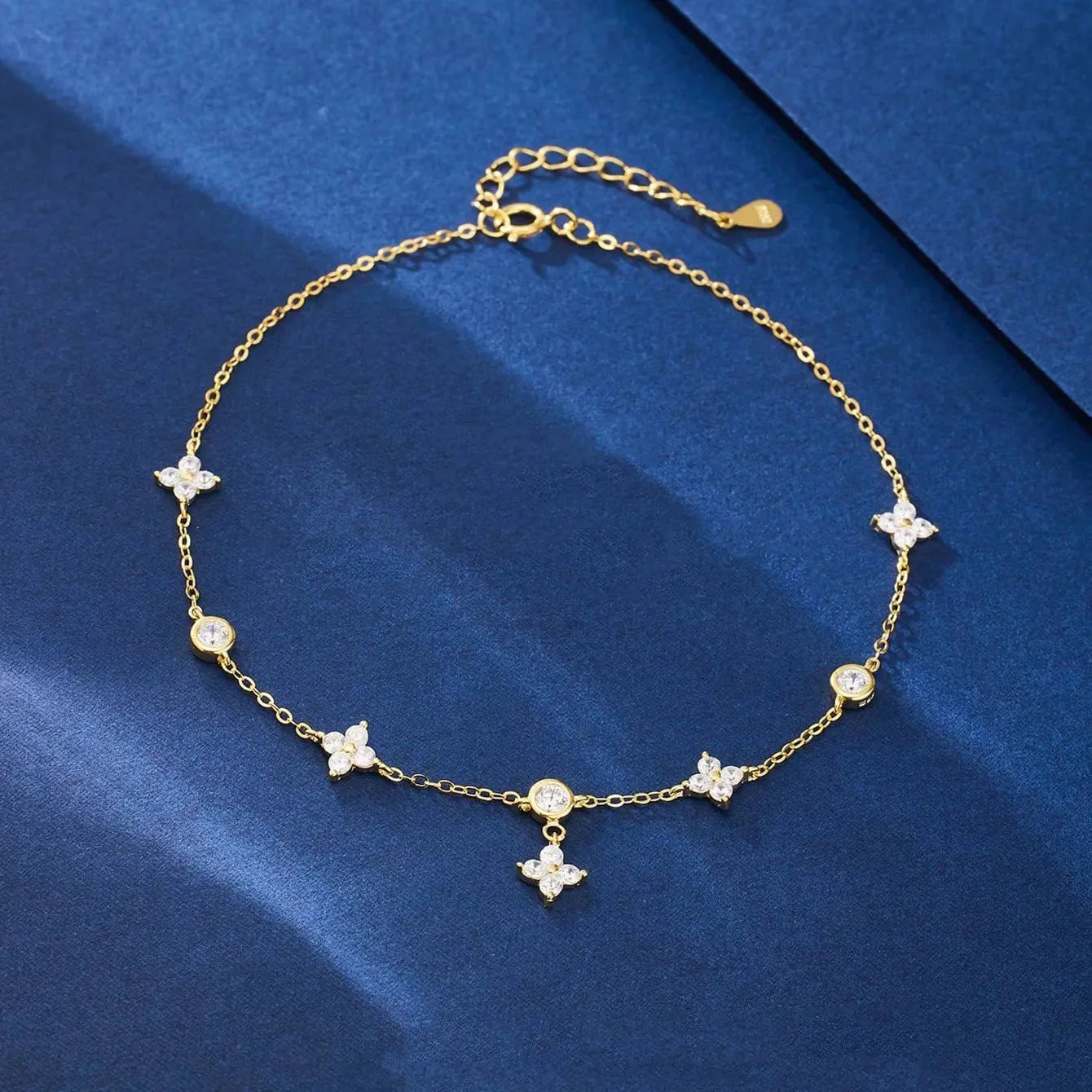 Nia Gold Clover Anklet