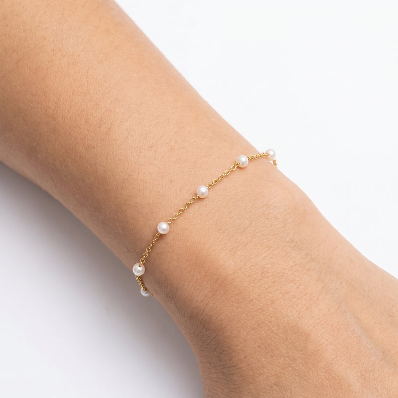 Close-up of the Lelice Polly Beaded Bracelet in gold on the wrist